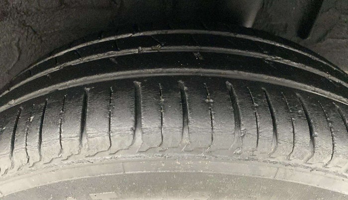2019 Renault TRIBER RXZ, Petrol, Manual, 24,245 km, Left Rear Tyre Tread
