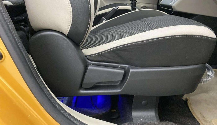 2019 Renault TRIBER RXZ, Petrol, Manual, 24,245 km, Driver Side Adjustment Panel