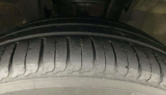 2019 Renault TRIBER RXZ, Petrol, Manual, 24,245 km, Right Front Tyre Tread