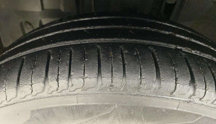 2019 Renault TRIBER RXZ, Petrol, Manual, 24,245 km, Left Front Tyre Tread