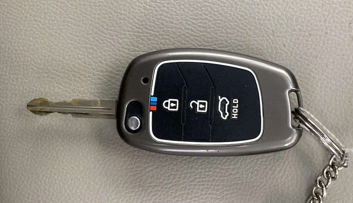 2020 Hyundai AURA S 1.2, Petrol, Manual, 47,191 km, Key Close Up