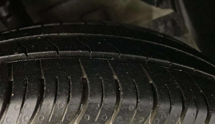 2020 Hyundai AURA S 1.2, Petrol, Manual, 47,191 km, Right Front Tyre Tread