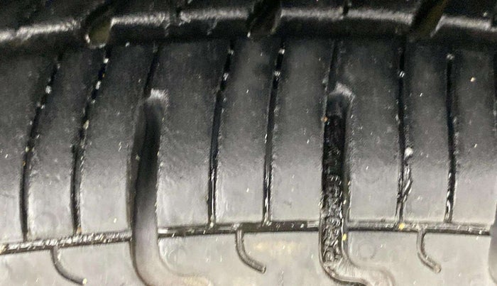 2017 Renault Kwid CLIMBER 1.0 AMT, Petrol, Automatic, 48,490 km, Right Front Tyre Tread