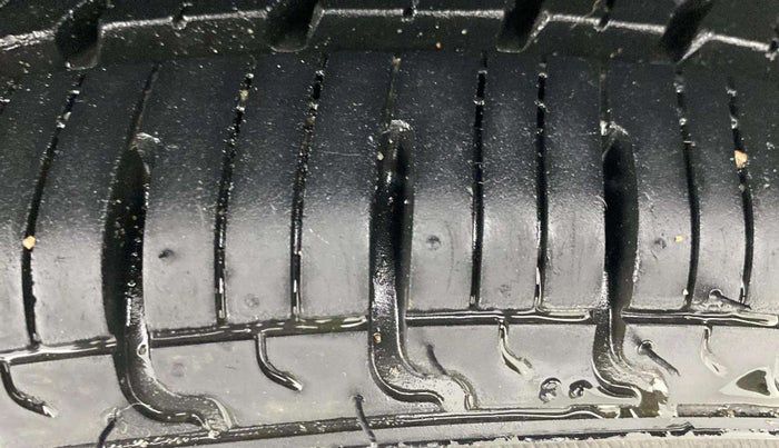 2017 Renault Kwid CLIMBER 1.0 AMT, Petrol, Automatic, 48,490 km, Left Rear Tyre Tread