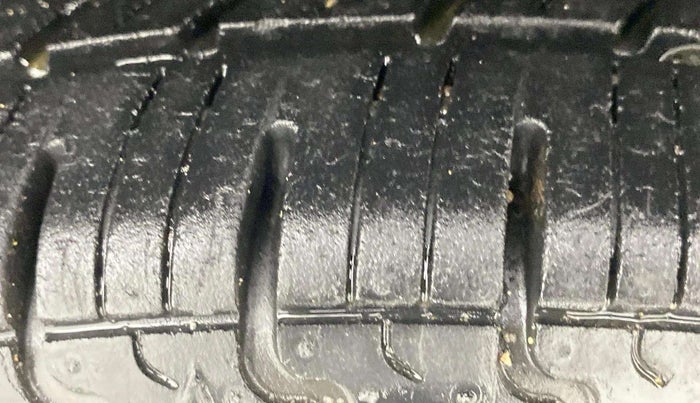 2017 Renault Kwid CLIMBER 1.0 AMT, Petrol, Automatic, 48,490 km, Right Rear Tyre Tread