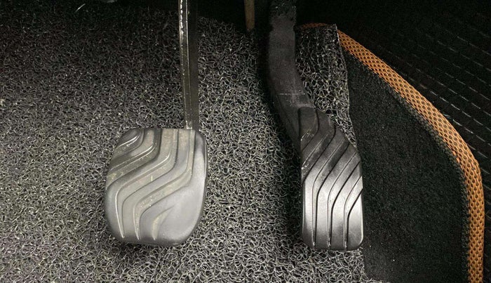 2017 Renault Kwid CLIMBER 1.0 AMT, Petrol, Automatic, 48,490 km, Pedals