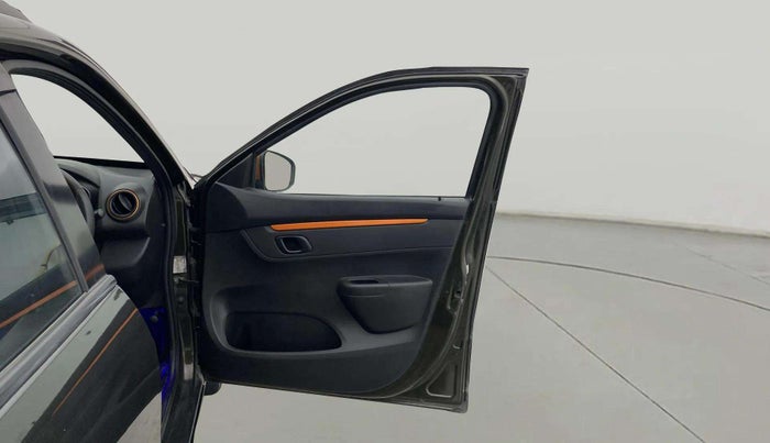 2017 Renault Kwid CLIMBER 1.0 AMT, Petrol, Automatic, 48,490 km, RHS Front Door