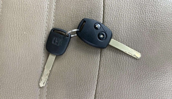 2014 Honda Brio V MT, Petrol, Manual, 24,346 km, Key Close Up