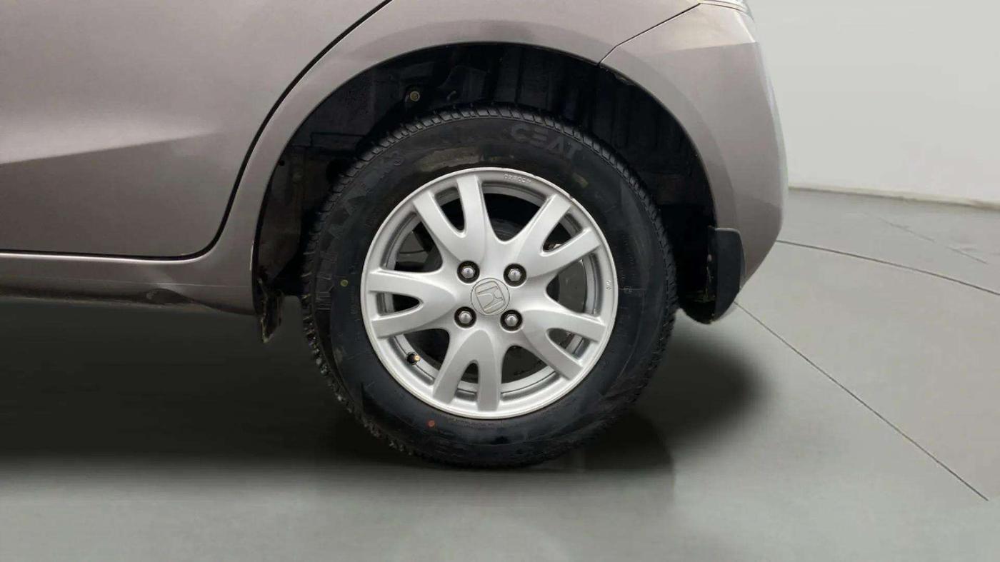 2014 Honda Brio V MT, Petrol, Manual, 24,346 km, Left Rear Wheel