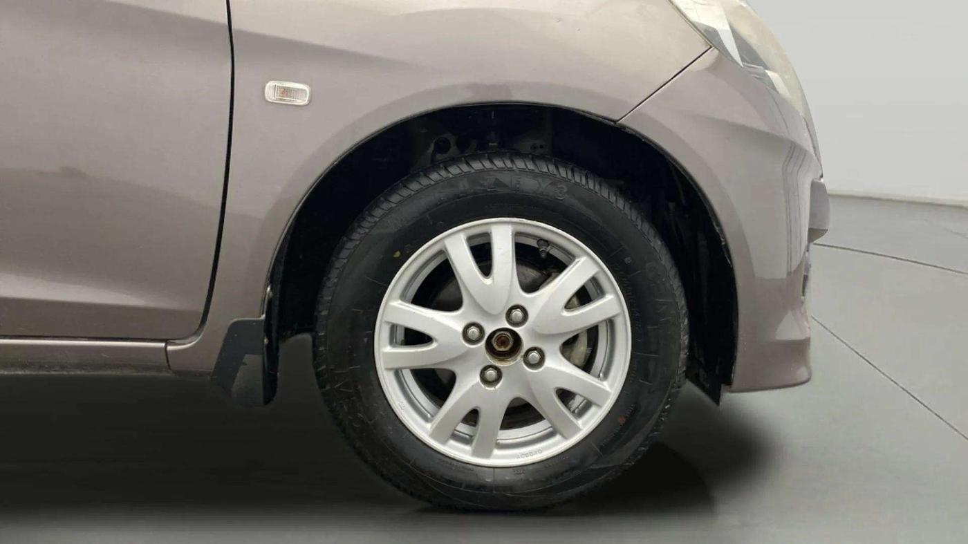 2014 Honda Brio V MT, Petrol, Manual, 24,346 km, Right Front Wheel
