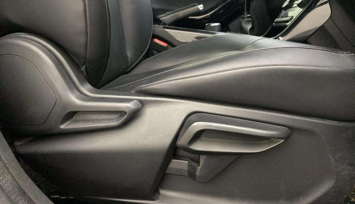 2022 Tata NEXON XZ PLUS (O) PETROL DARK EDITION, Petrol, Manual, 56,100 km, Driver Side Adjustment Panel