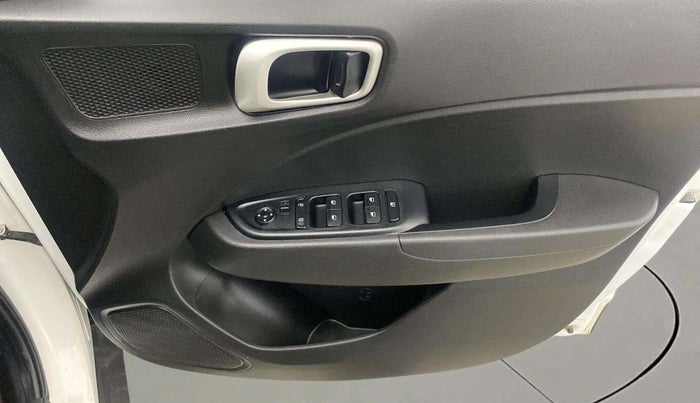 2022 Hyundai VENUE S 1.2, Petrol, Manual, 24,235 km, Driver Side Door Panels Control