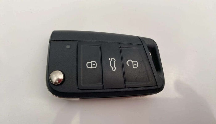2023 Skoda KUSHAQ STYLE 1.0L TSI MT, Petrol, Manual, 47,838 km, Key Close Up