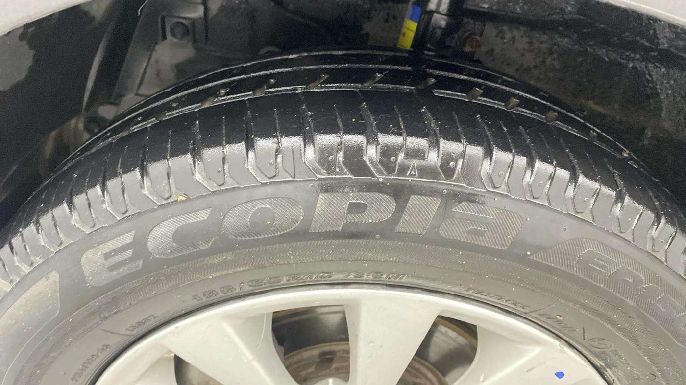 2014 Maruti Ertiga ZXI, Petrol, Manual, 64,802 km, Left Front Tyre Tread