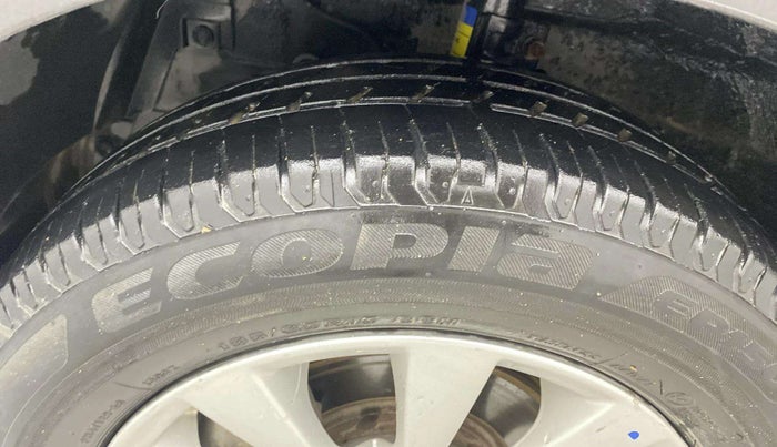 2014 Maruti Ertiga ZXI, Petrol, Manual, 64,802 km, Left Front Tyre Tread
