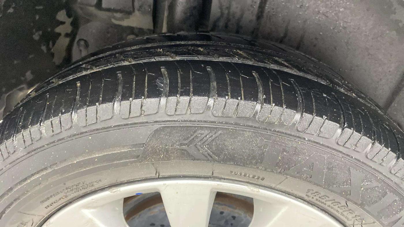 2014 Maruti Ertiga ZXI, Petrol, Manual, 64,802 km, Right Rear Tyre Tread