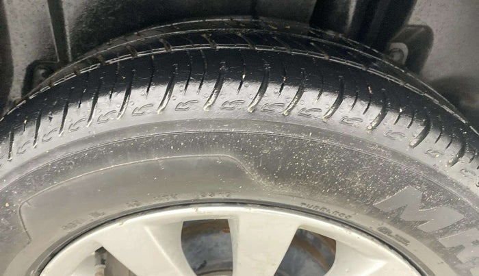 2014 Maruti Ertiga ZXI, Petrol, Manual, 64,802 km, Left Rear Tyre Tread