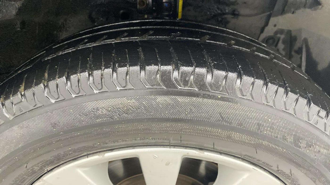 2014 Maruti Ertiga ZXI, Petrol, Manual, 64,802 km, Right Front Tyre Tread