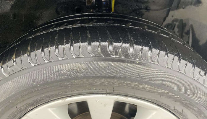 2014 Maruti Ertiga ZXI, Petrol, Manual, 64,802 km, Right Front Tyre Tread