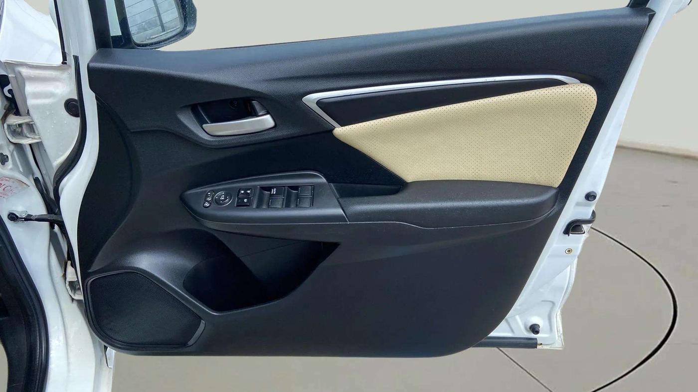 2020 Honda Jazz 1.2L I-VTEC VX CVT, Petrol, Automatic, 71,237 km, Driver Side Door Panels Control