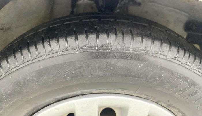 2016 Hyundai i10 MAGNA 1.1, Petrol, Manual, 37,898 km, Right Front Tyre Tread