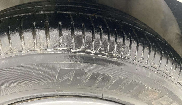 2016 Hyundai i10 MAGNA 1.1, Petrol, Manual, 37,898 km, Left Front Tyre Tread