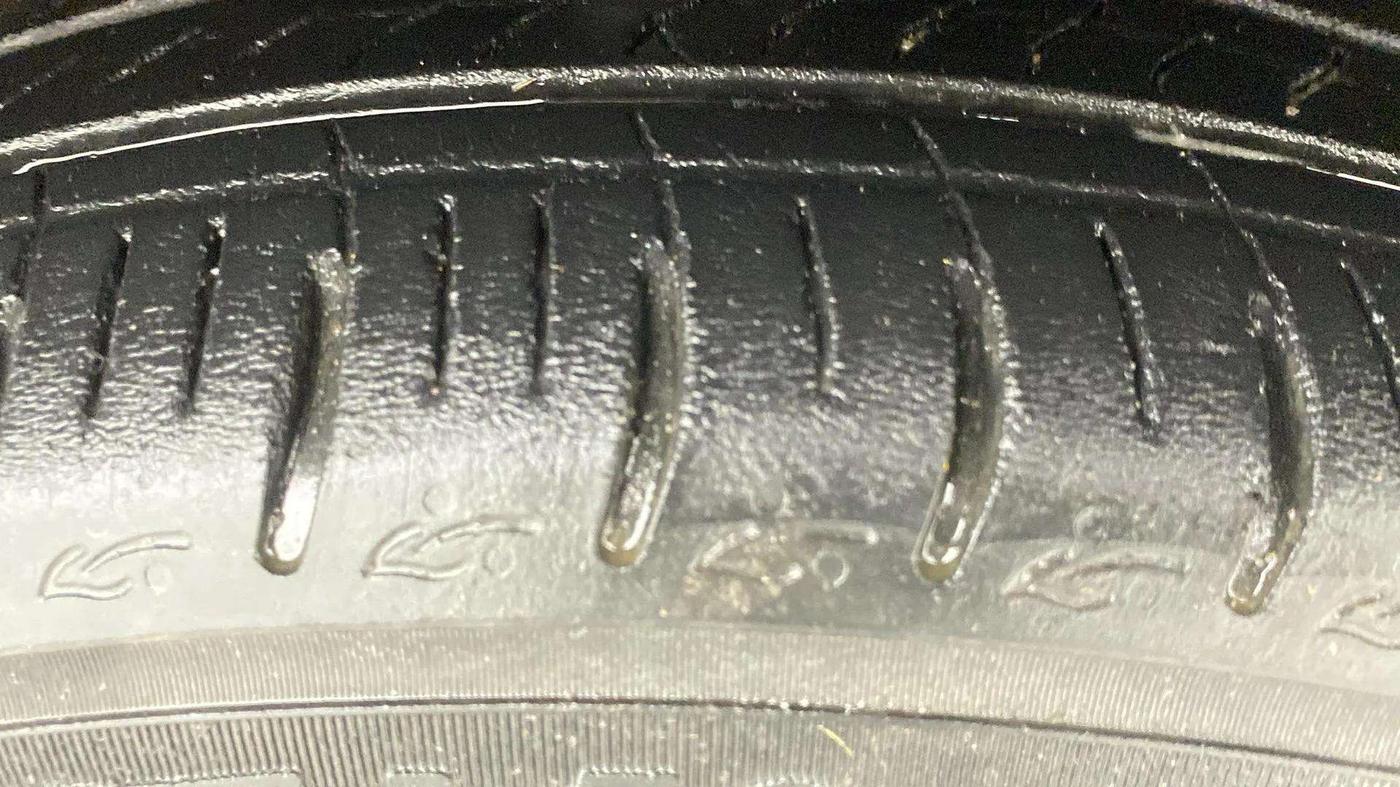2023 Hyundai AURA SX PLUS 1.2 AMT, Petrol, Automatic, 37,642 km, Right Front Tyre Tread