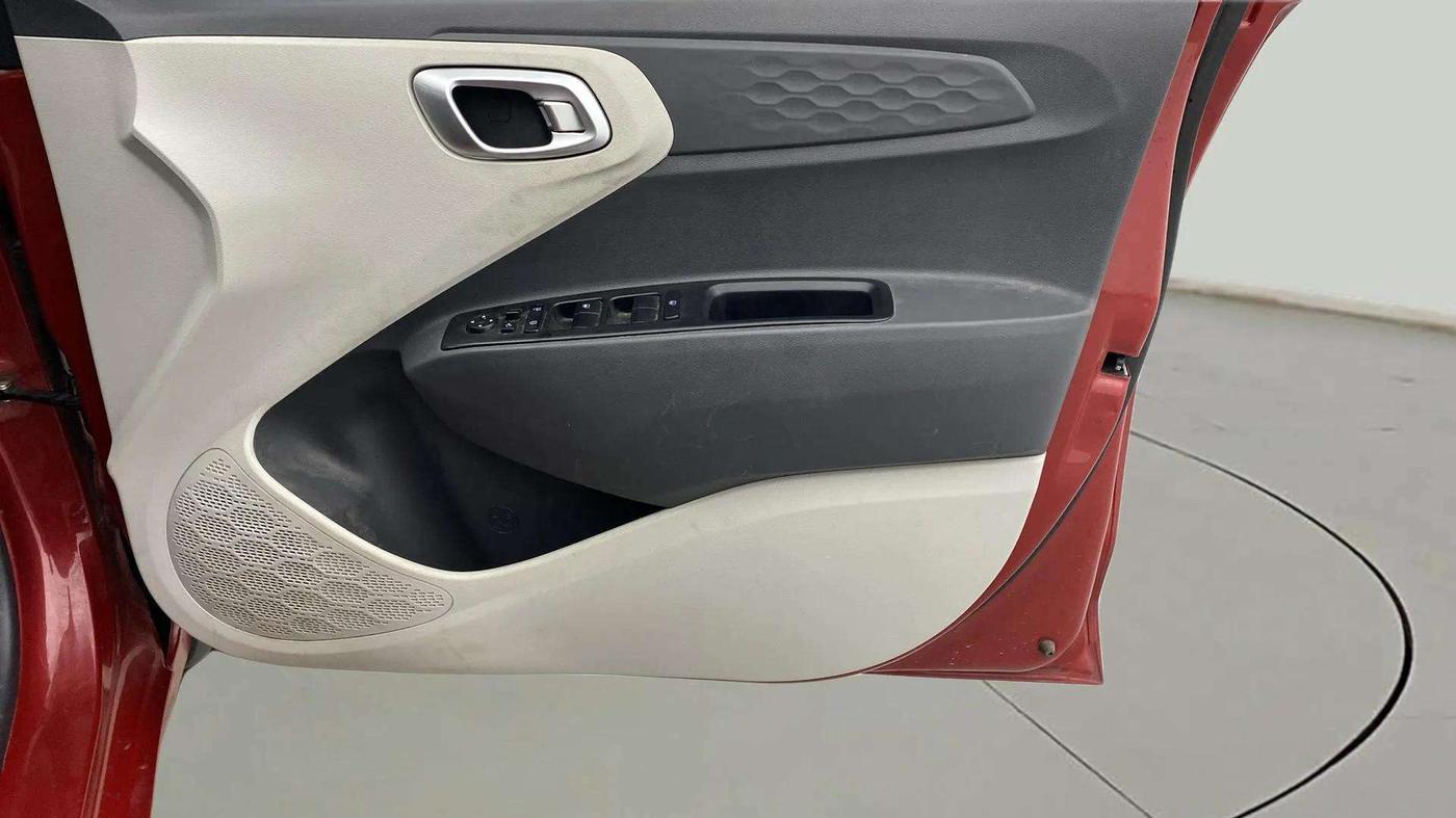 2023 Hyundai AURA SX PLUS 1.2 AMT, Petrol, Automatic, 37,642 km, Driver Side Door Panels Control