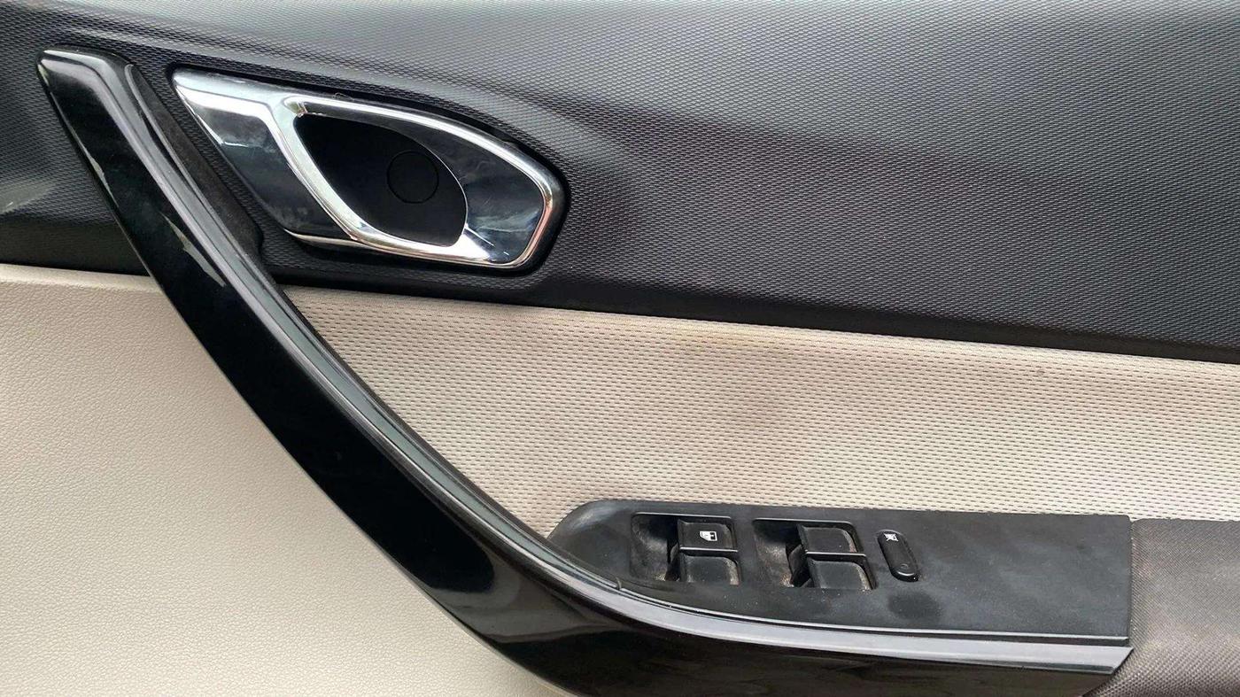 2022 Tata TIGOR XZ PLUS CNG, CNG, Manual, 53,377 km, Driver Side Door Panels Control