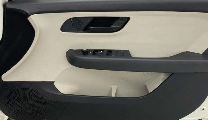 2021 Tata ALTROZ XT PETROL, Petrol, Manual, 49,174 km, Driver Side Door Panels Control