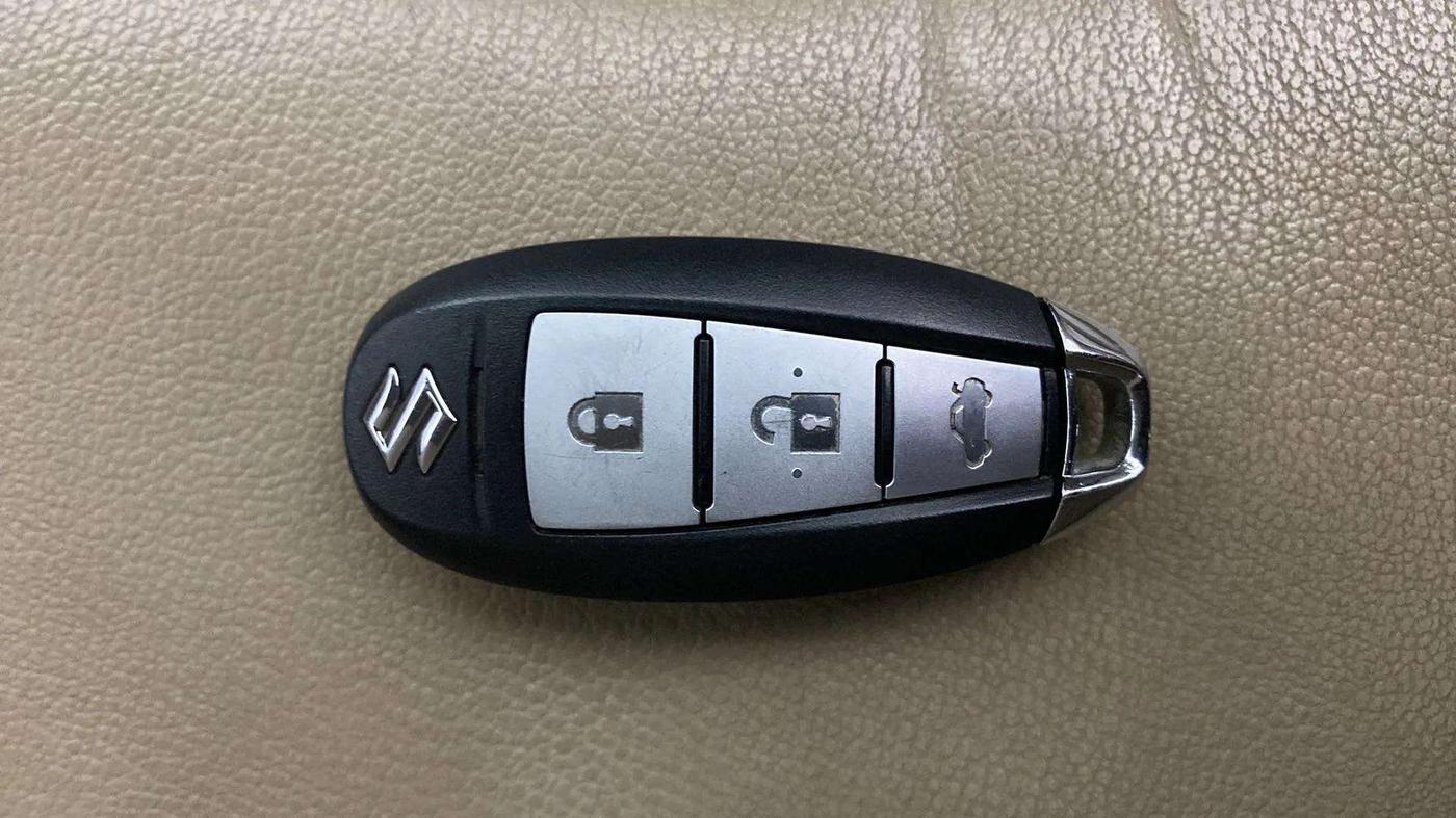 2018 Maruti Ciaz ALPHA 1.5 SHVS PETROL, Petrol, Manual, 37,122 km, Key Close Up