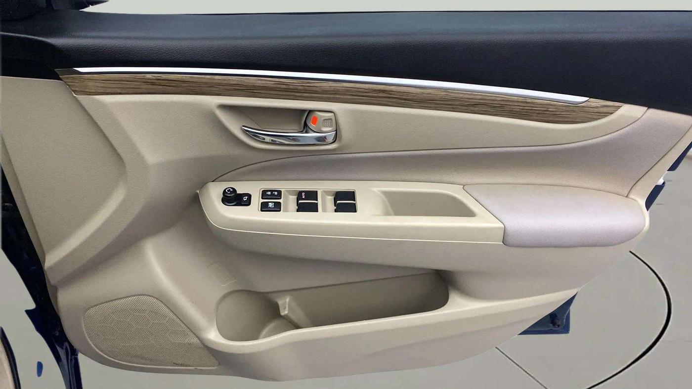 2018 Maruti Ciaz ALPHA 1.5 SHVS PETROL, Petrol, Manual, 37,122 km, Driver Side Door Panels Control