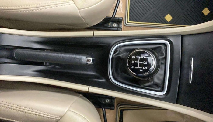 2018 Maruti Ciaz ALPHA 1.5 SHVS PETROL, Petrol, Manual, 37,122 km, Gear Lever