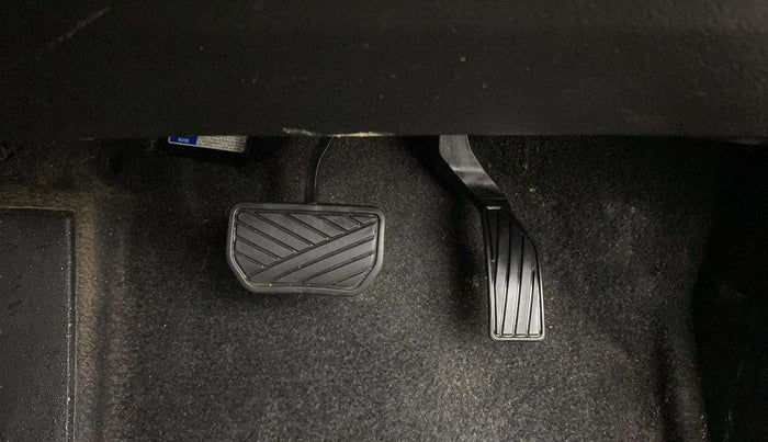 2021 Maruti S Cross ZETA AT 1.5, Petrol, Automatic, 38,351 km, Pedals
