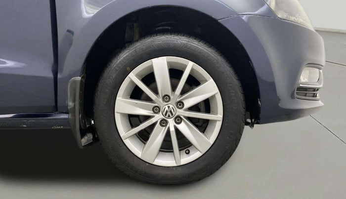 2014 Volkswagen Polo HIGHLINE1.2L, Petrol, Manual, 63,351 km, Right Front Wheel