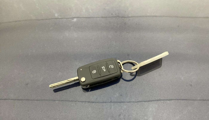2014 Volkswagen Polo HIGHLINE1.2L, Petrol, Manual, 63,351 km, Key Close Up