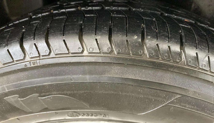 2018 Maruti Ciaz DELTA 1.5 SHVS MT PETROL, Petrol, Manual, 71,699 km, Left Front Tyre Tread