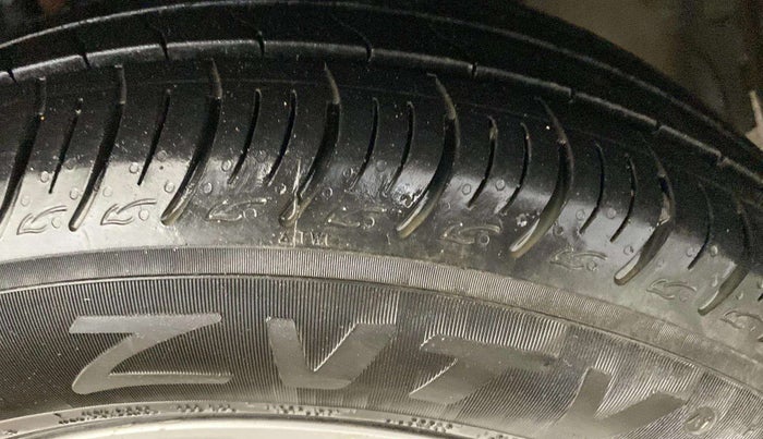 2018 Maruti Ciaz DELTA 1.5 SHVS MT PETROL, Petrol, Manual, 71,699 km, Right Rear Tyre Tread
