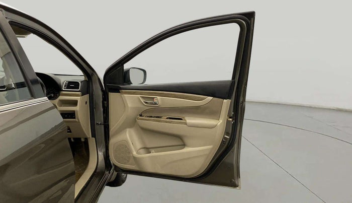 2018 Maruti Ciaz DELTA 1.5 SHVS MT PETROL, Petrol, Manual, 71,699 km, RHS Front Door