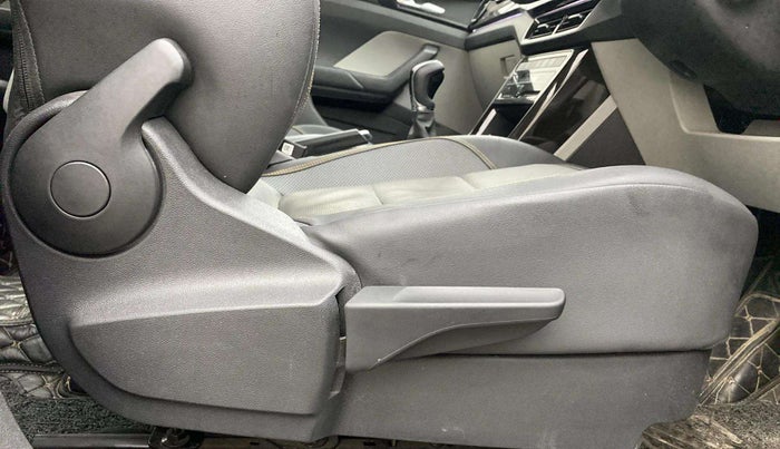 2022 Skoda KUSHAQ STYLE 1.0L TSI AT (6 AIRBAGS), Petrol, Automatic, 31,901 km, Driver Side Adjustment Panel