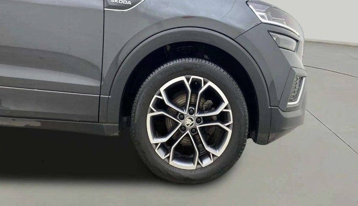 2022 Skoda KUSHAQ STYLE 1.0L TSI AT (6 AIRBAGS), Petrol, Automatic, 31,901 km, Right Front Wheel