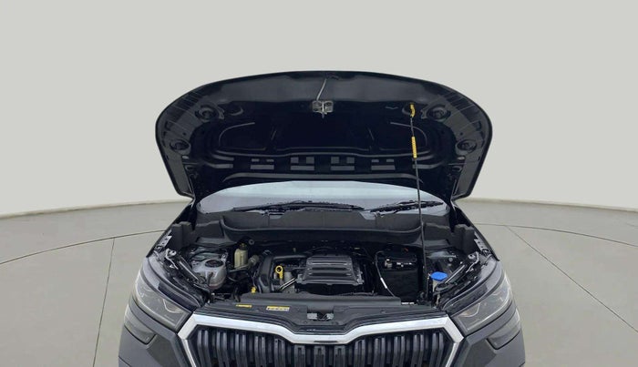 2022 Skoda KUSHAQ STYLE 1.0L TSI AT (6 AIRBAGS), Petrol, Automatic, 31,901 km, Open Bonet