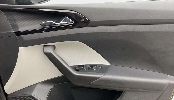 2022 Skoda KUSHAQ STYLE 1.0L TSI AT (6 AIRBAGS), Petrol, Automatic, 31,901 km, Driver Side Door Panels Control