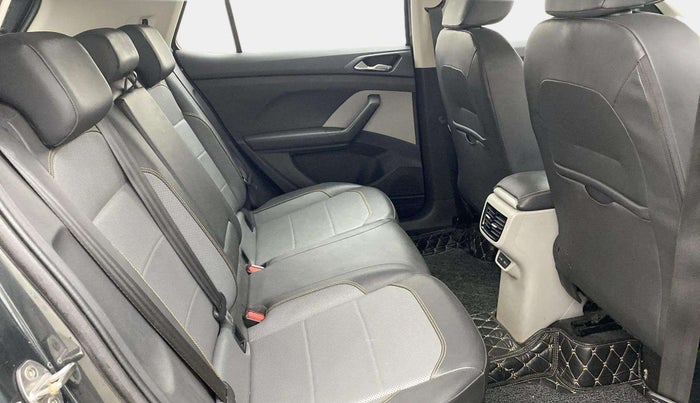 2022 Skoda KUSHAQ STYLE 1.0L TSI AT (6 AIRBAGS), Petrol, Automatic, 31,901 km, Right Side Rear Door Cabin