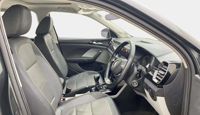 2022 Skoda KUSHAQ STYLE 1.0L TSI AT (6 AIRBAGS), Petrol, Automatic, 31,901 km, Right Side Front Door Cabin