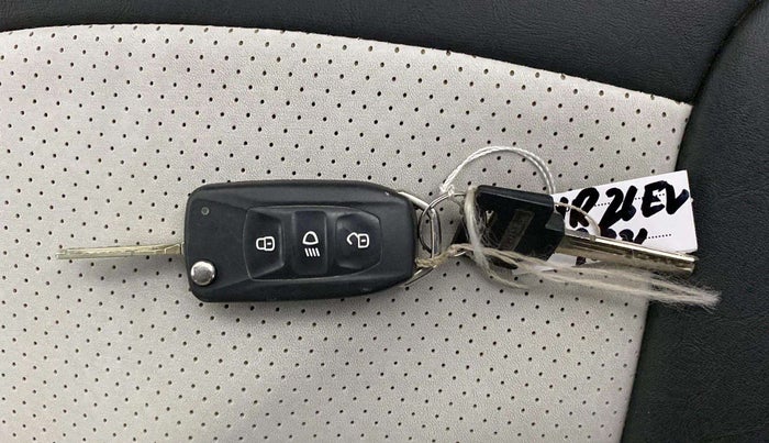 2022 Tata Tiago XT CNG, CNG, Manual, 28,719 km, Key Close Up