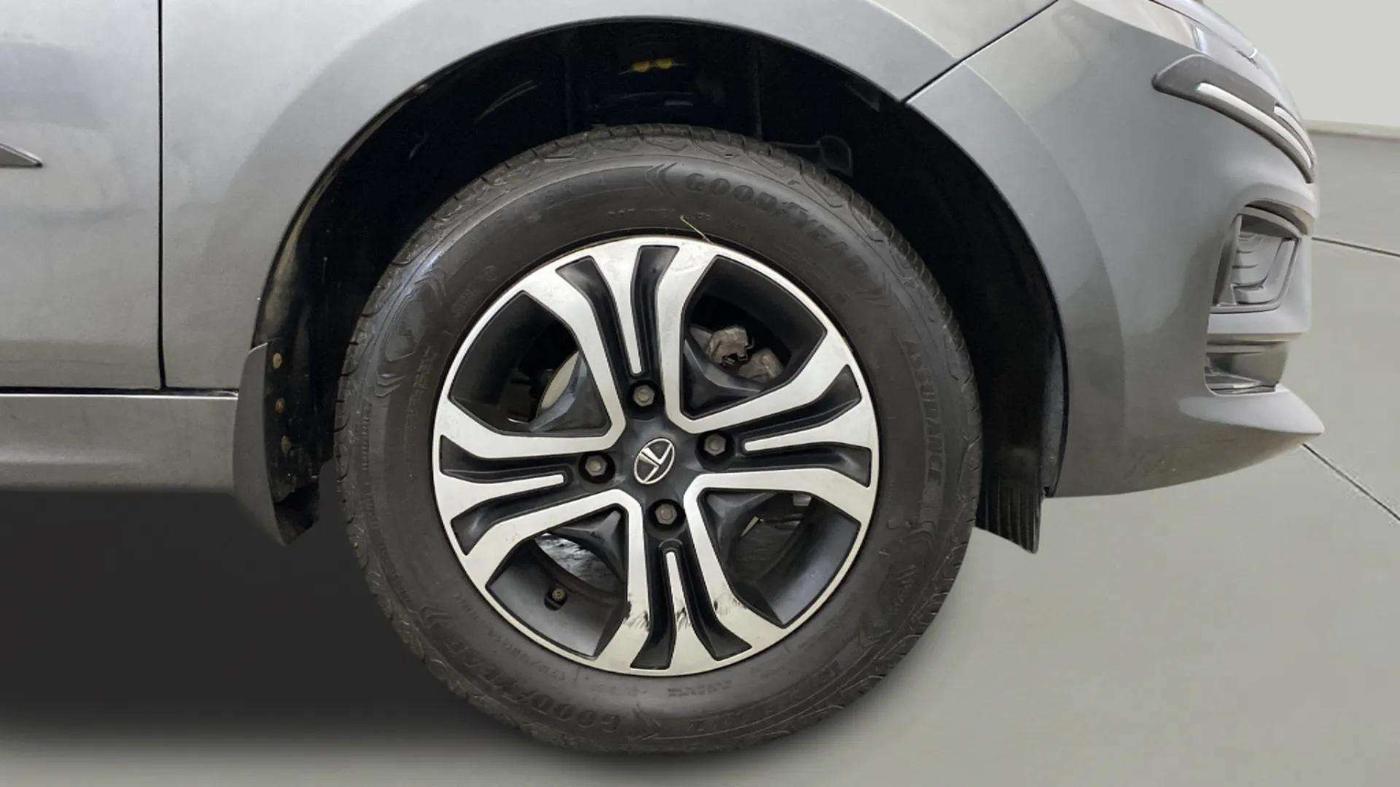 2022 Tata Tiago XT CNG, CNG, Manual, 29,003 km, Right Front Wheel