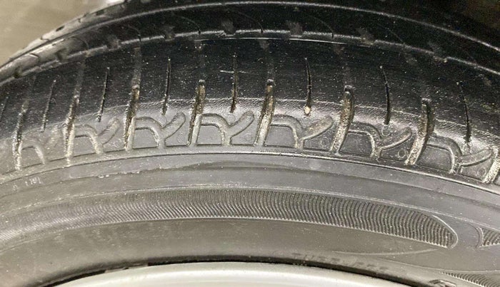2016 Maruti Wagon R 1.0 VXI AMT, Petrol, Automatic, 61,673 km, Left Rear Tyre Tread