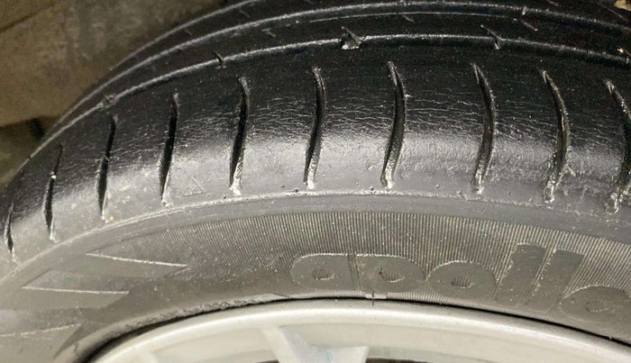 2016 Maruti Wagon R 1.0 VXI AMT, Petrol, Automatic, 61,673 km, Right Front Tyre Tread