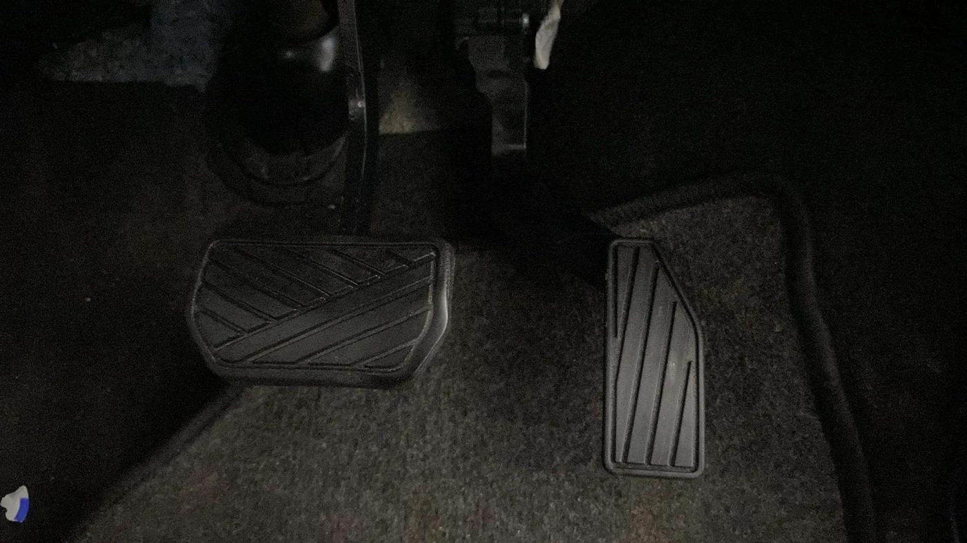 2016 Maruti Wagon R 1.0 VXI AMT, Petrol, Automatic, 61,673 km, Pedals
